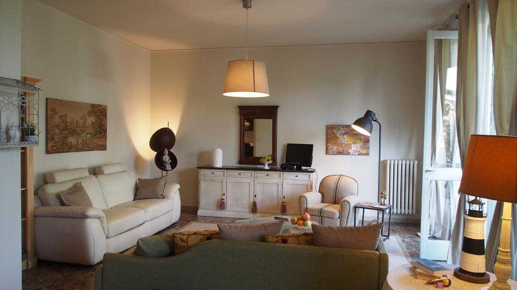 Appartamento Provenzale Desenzano del Garda Camera foto