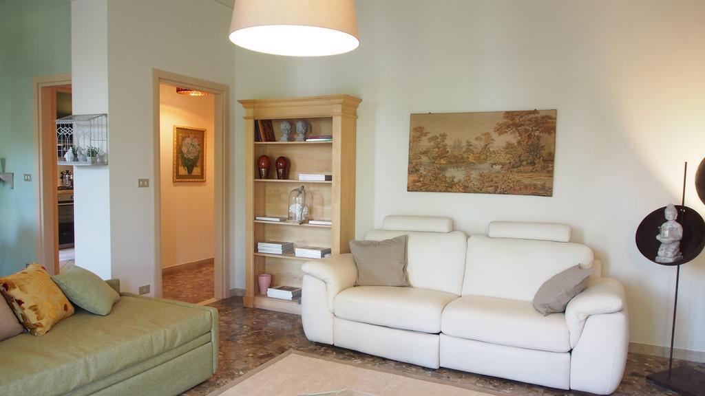 Appartamento Provenzale Desenzano del Garda Camera foto